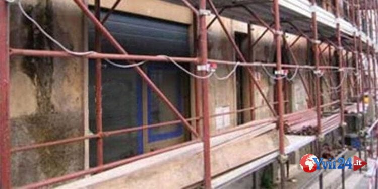 Catania. Beccati mentre rubano ponteggio edile. 2 Arresti