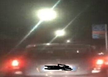 Adrano. Non si ferma al posto di blocco e tampona la macchina della Polizia