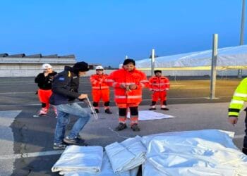 Catania. Protezione Civile Regionale allestisce tendostrutture per migranti in arrivo