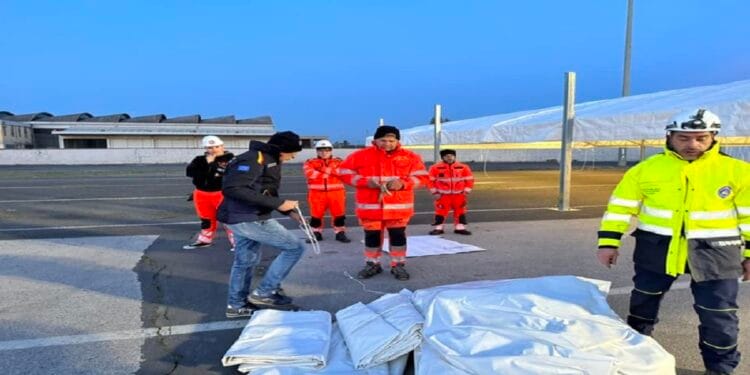 Catania. Protezione Civile Regionale allestisce tendostrutture per migranti in arrivo