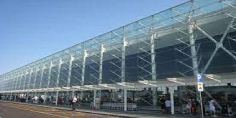 Catania. Polizia controlla Aeroporto: due giovani denunciati per possesso armi