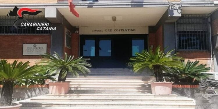 Acireale. Ruba mobili in un appartamento: denunciata 34enne