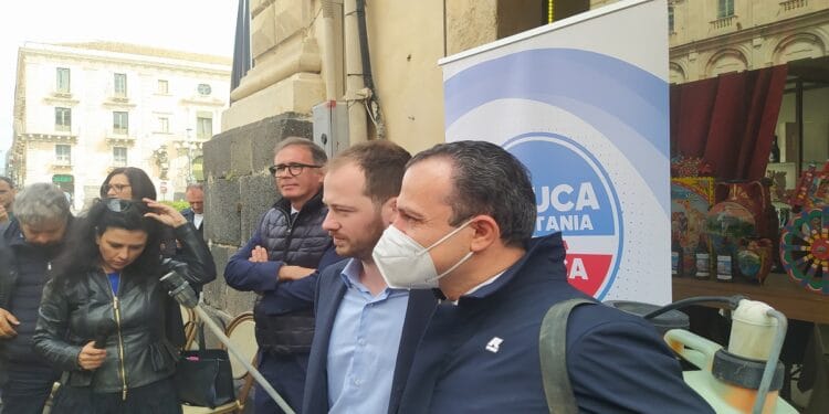 Elez. Catania. De Luca si presenta con diserbante per sostenere Gabriele Savoca- VIDEO