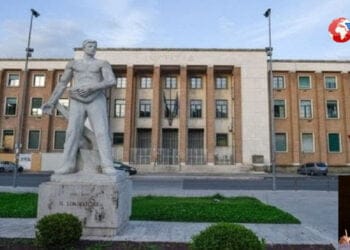 Latina: giudice arrestata per corruzione, chiedeva denaro, gioielli e abbonamenti