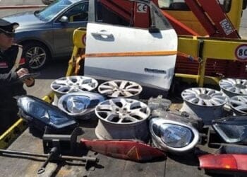 Catania. Vende pezzi di ricambio di auto di provenienza illecita: denunciato commerciante