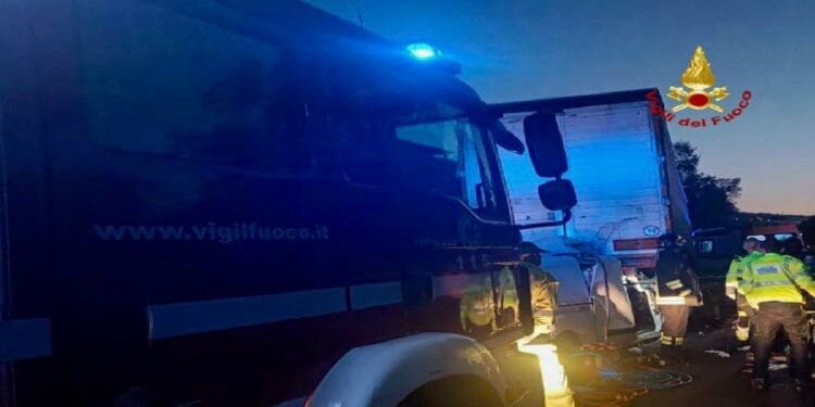 Sicilia. Scontro tra due mezzi sull’A18: un morto, Polstrada ancora sul posto – FOTO