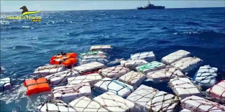 Catania. Trovate in mare 2 tonnellate di cocaina