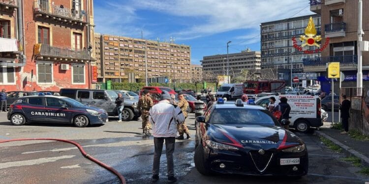Catania. Fiamme in un appartamento: intervento Vigili del Fuoco in corso – GALLERY
