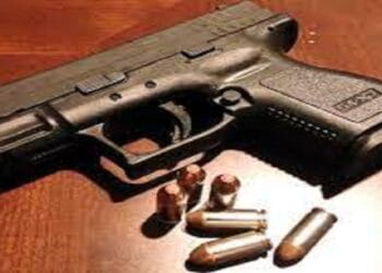 Catania. Esplode diversi colpi d’arma da fuoco contro una veranda: arrestato