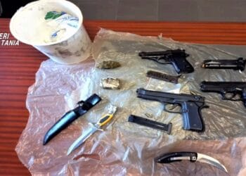 Linguaglossa. Armi e droga in casa: arrestato 25enne
