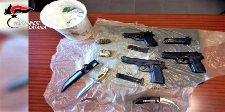 Linguaglossa. Armi e droga in casa: arrestato 25enne