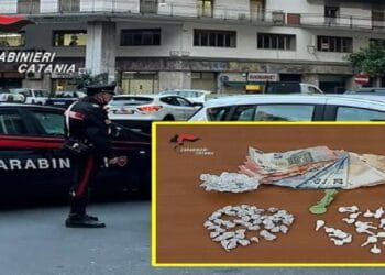Catania. Vede i Carabinieri e nasconde sacchetto con cocaina sotto le pietre: in carcere 27enne