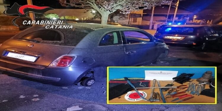 Catania. Smonta pezzi di auto e si nasconde tra le auto: arrestato 31enne