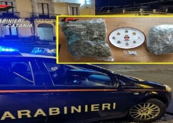 Catania. Va a tutta velocità e viene trovato con la marijuana negli slip: ai domiciliari 42enne