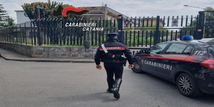 Paternò. Si nasconde dietro auto ferma con la marijuana al seguito: arrestato 30enne