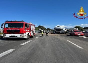 Catania. Incidente in Tangenziale, coinvolti mezzo pesante e furgone: traffico rallentato – FOTO