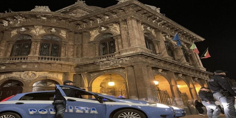Catania. Movida passata a setaccio: arrestato un cittadino straniero per furto di targa