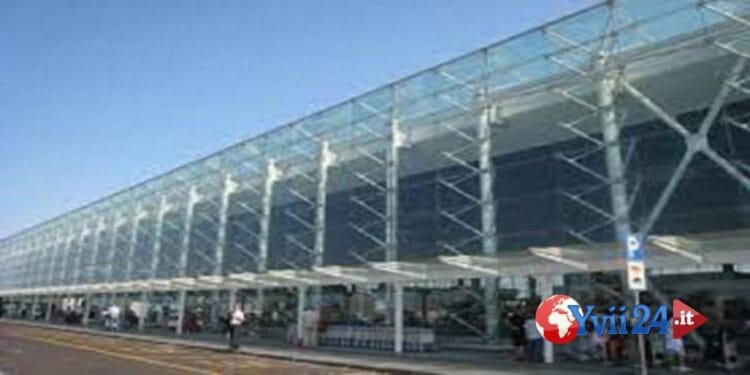 Catania. Ruba occhiali in aeroporto e li consegna alla Polizia: denunciato 22enne