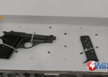Catania. Punta pistola ai poliziotti: in carcere 22enne