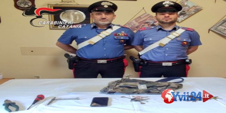 Catania. 47enne ruba chiavi da auto e viene trovato in casa