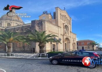 Prov. Catania. Carabinieri lo trovano con la droga: arrestato 18enne