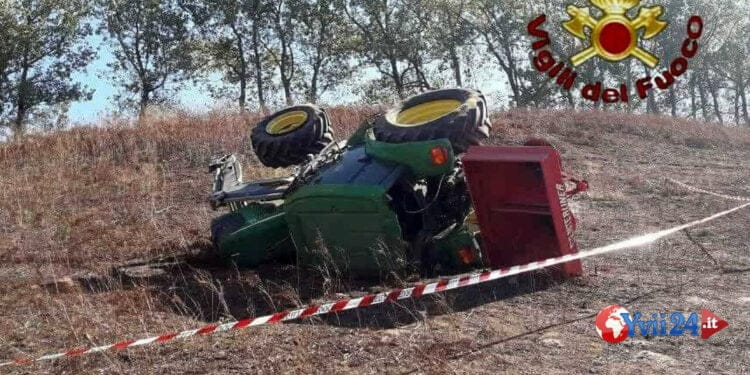 Licodia. Muore precipitando con il trattore