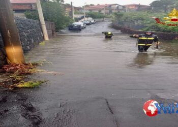 Prov. Catania. Maltempo, 19 interventi Vigili del Fuoco in corso