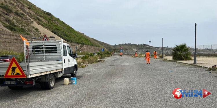 Messina. Pulizia e scerbatura della Panoramica