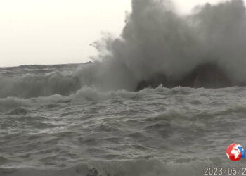 Sicilia. Mareggiata intensa nella Riviera orientale jonica (VIDEO)