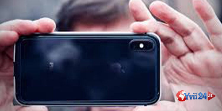Catania. Filma una studentessa nel bagno dell’università