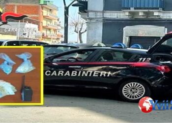 Catania. Tenta di sfuggire, ma i Carabinieri lo bloccano con la droga