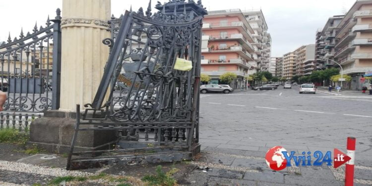 Acireale. Danni a cancello Villa Belvedere: identificato l’autore