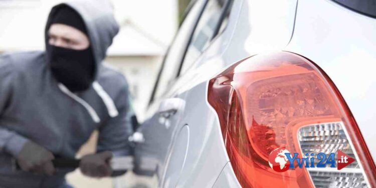 Catania. Tentano di rubare un’auto, uno ai domiciliari
