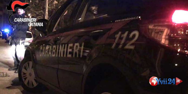 Prov.Catania. Coppia scopre ladro in casa che sfregia lei