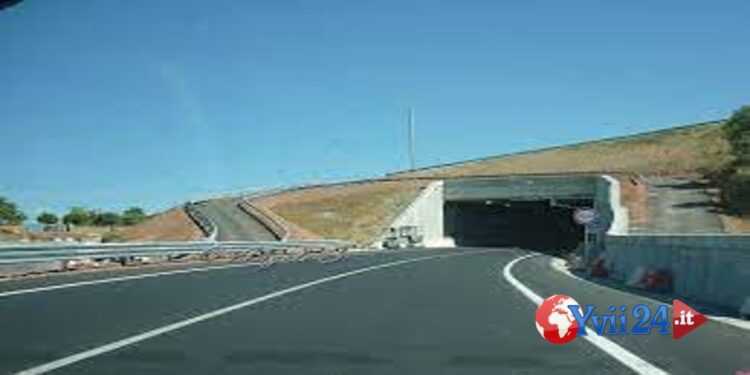 Bronte. Scontro fra due veicoli sulla SS 284: traffico interdetto