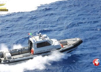 Sicilia. Bloccata imbarcazione madre tunisina