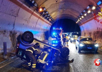 Un incidente stradale autonomo è avvenuto in galleria