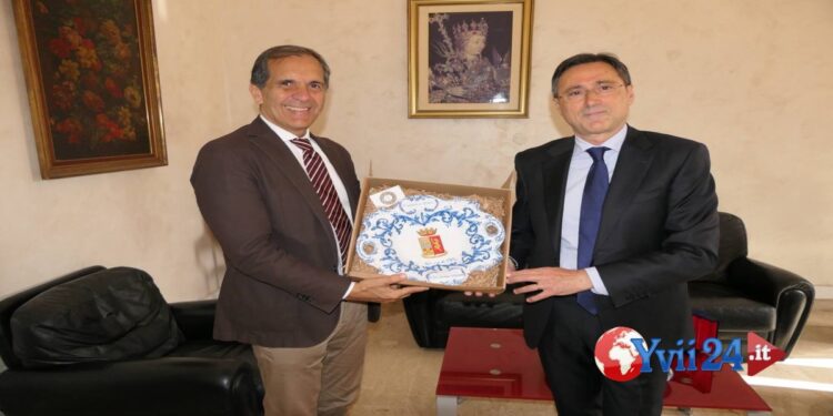 Catania. Il sindaco Trantino in visita in Questura