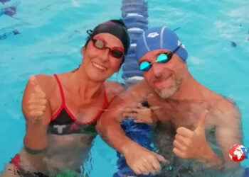Mara e Marco si sposano in acqua nello stretto di Messina