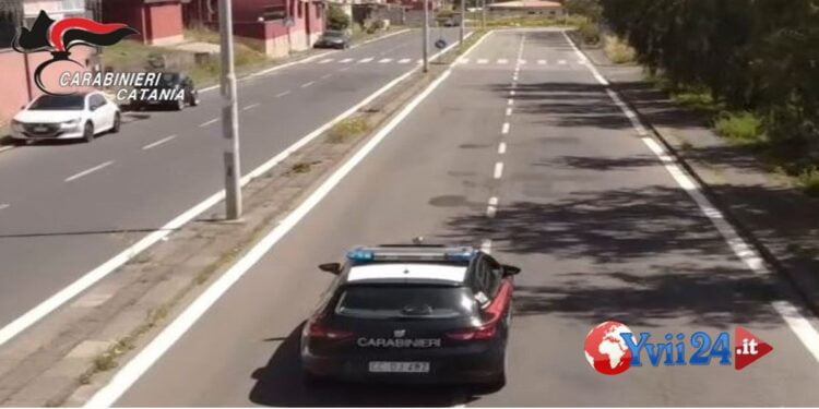Catania. Spaccio di droga dal balcone: arrestati in due