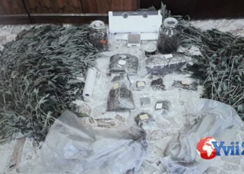 Acireale. Droga e telecamere in giardino, ai domiciliari