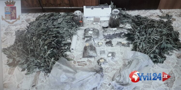 Acireale. Droga e telecamere in giardino, ai domiciliari