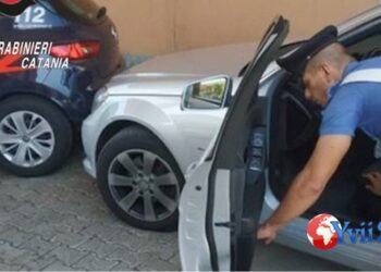 Catania. In auto con droga e mazza e senza patente