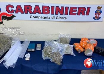 Prov. Catania. Auto rubata e droga negli slip, arrestato 23enne