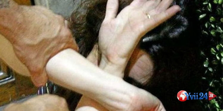 Sicilia. Straniero prende a pugni la ex e la violenta, arrestato