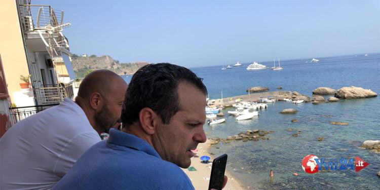 sulla spiaggia centinaia di chili di giochi
