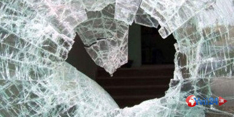 Adrano. arrestate 8 persone che rubavano in negozi e scuole con “spaccata”