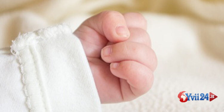 Enna. Bimbo di 6 mesi cade dal fasciatoio e muore