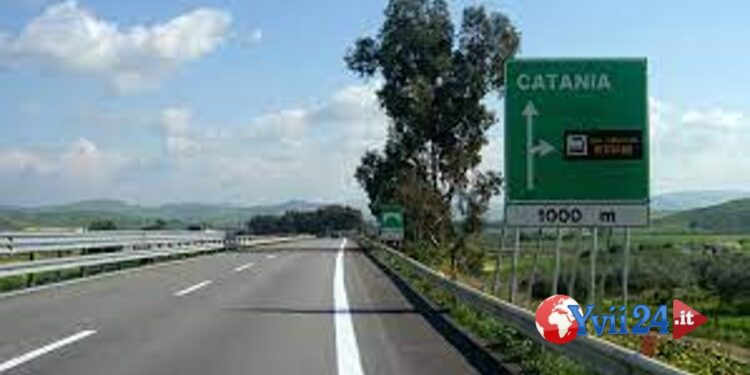 Autostrada A19. Scontro fra due veicoli, traffico bloccato
