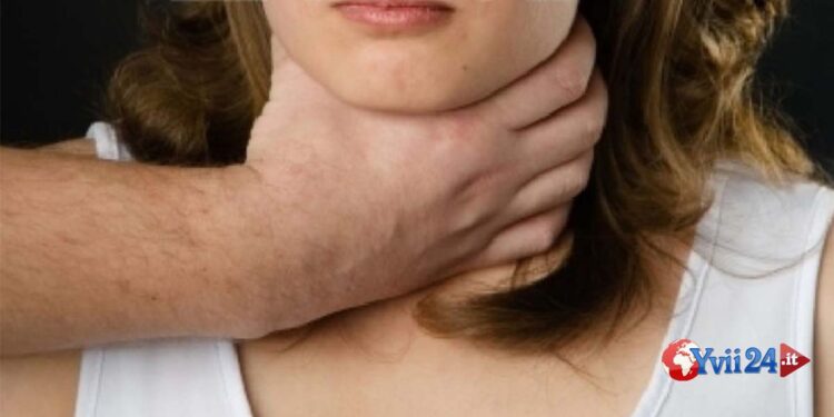 in una lite per motivi di gelosia aveva schiaffeggiato la moglie e tentato di strangolarla